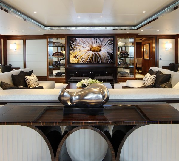 Profile: Yacht SEANNA's Movie Cinema Captured