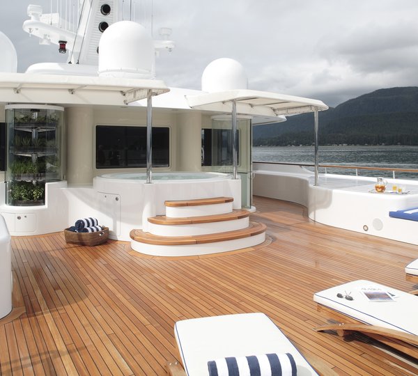 Jacuzzi Pool On Board Yacht LAUREL