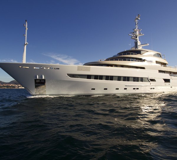 Low Profile Aspect On Yacht NAIA