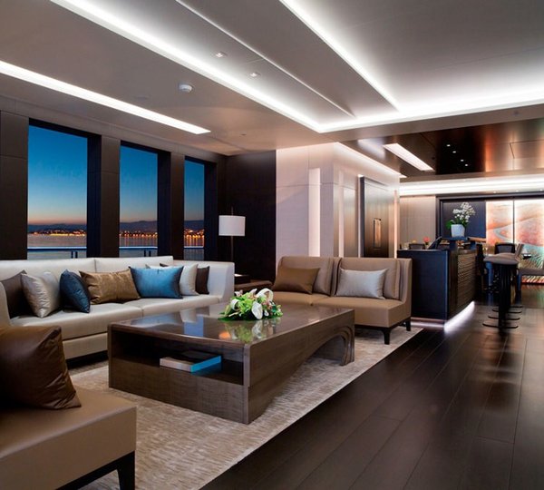 Sitting: Yacht MOGAMBO's Premier Saloon Captured