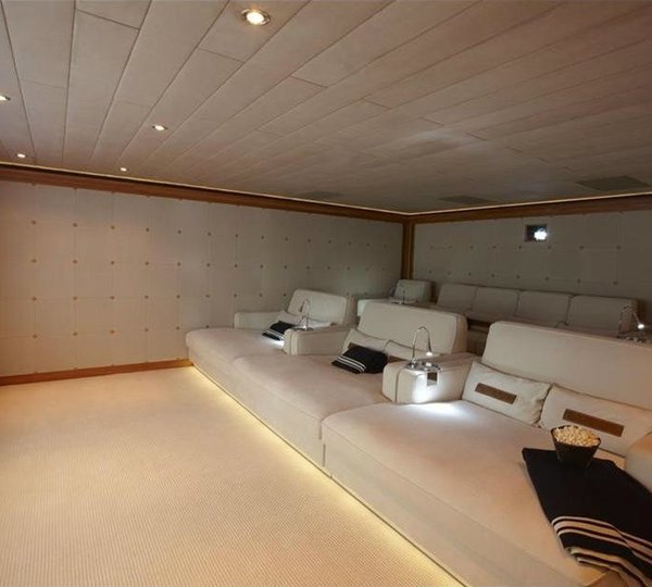 The 75m Yacht EBONY SHINE