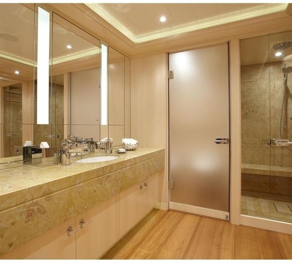 The 75m Yacht EBONY SHINE