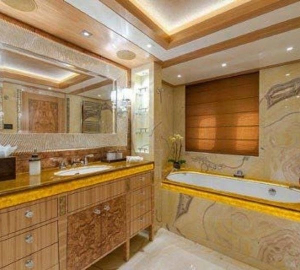 Guest's Bath On Board Yacht SOLANDGE