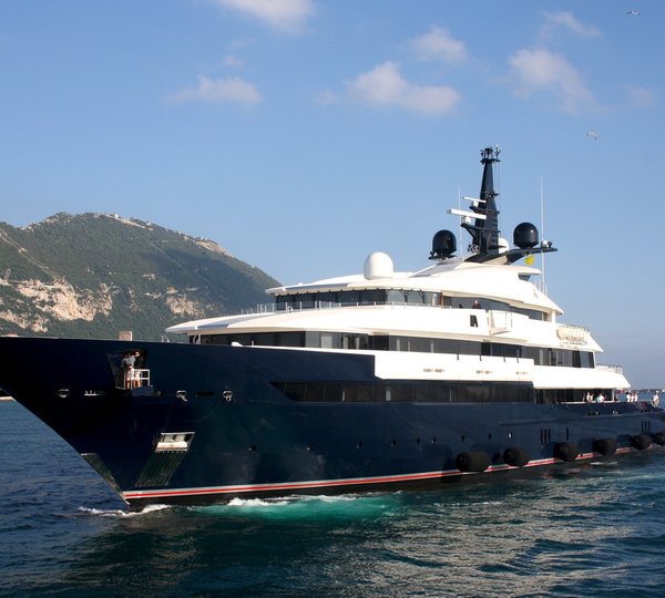 Forward Aspect: Yacht SEVEN SEAS's Cruising Image