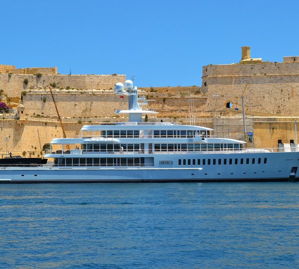 The 87m Yacht FOUNTAINHEAD