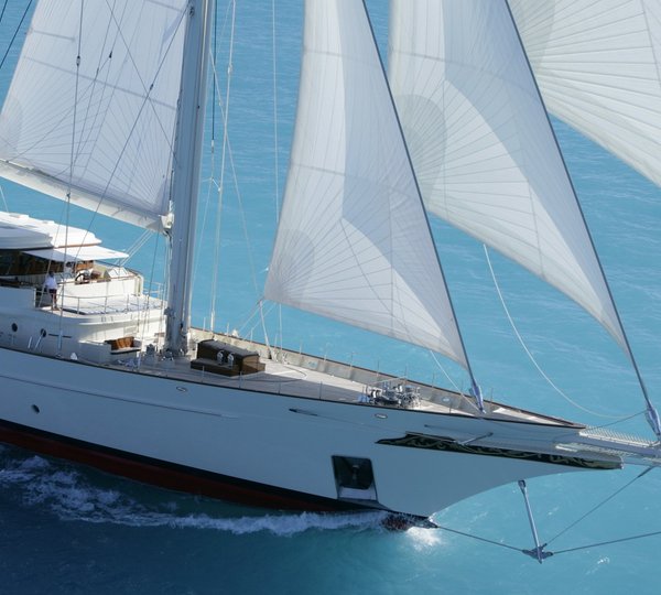 Fore Aspect: Yacht ATHENA's Cruising Image
