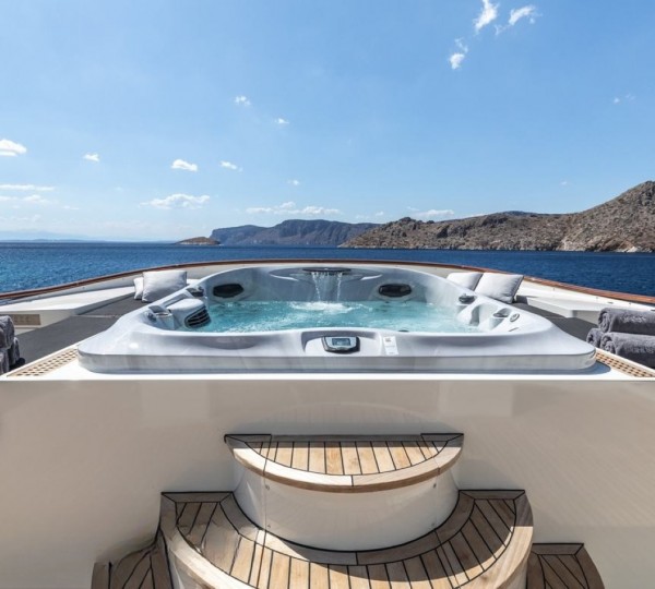 Exterior Sunbathing Area