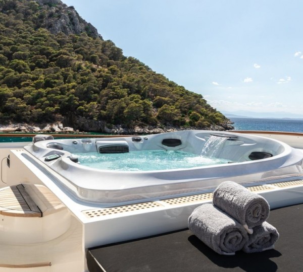 Exterior Sunbathing Area