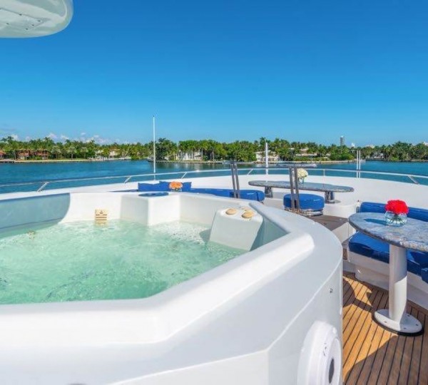 Exterior Sunbathing Area