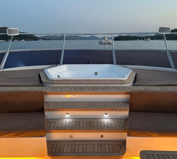 Exterior Sunbathing Area