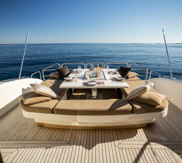 Alfresco Dining Set Up