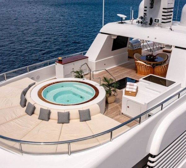 Exterior Sunbathing Area