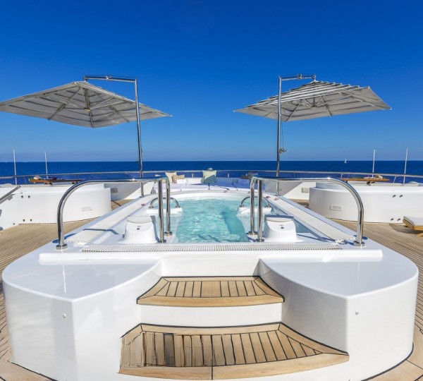 Exterior Sunbathing Area