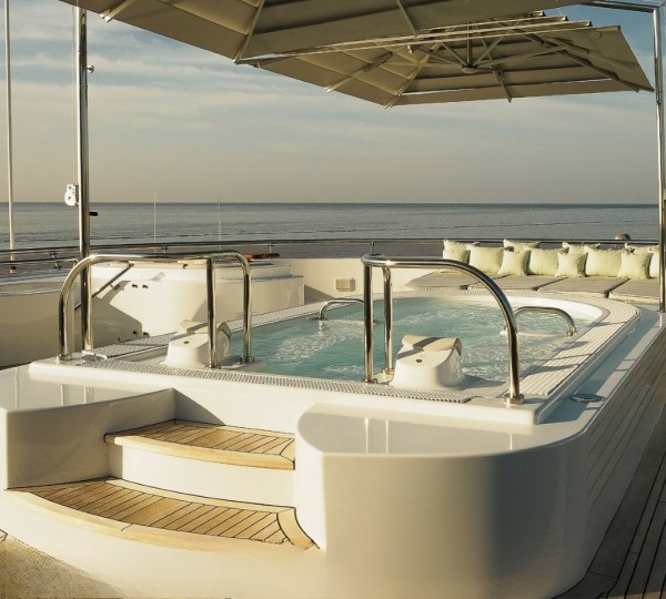 Exterior Sunbathing Area