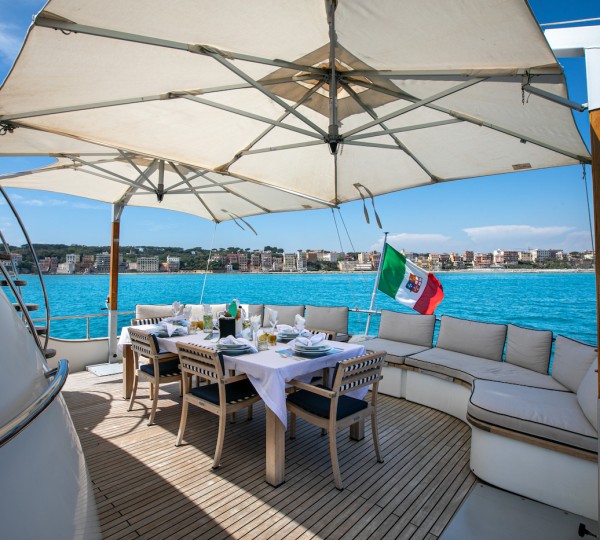 Alfresco Dining Set Up