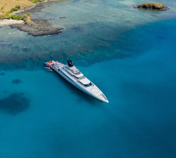 Luxury Yacht DRAGONFLY
