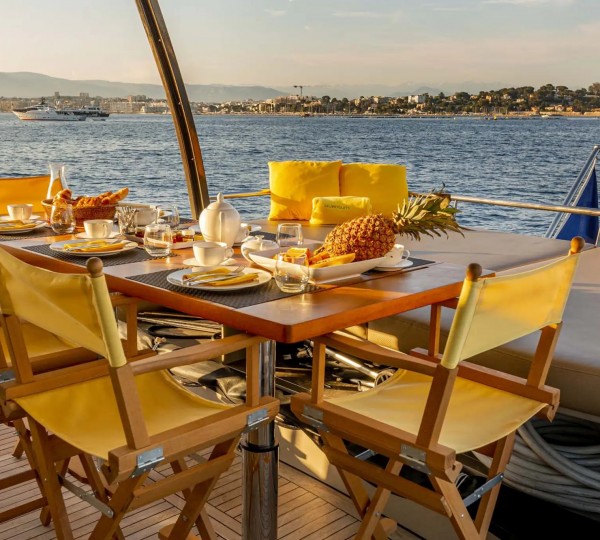 Main Deck Dining Alternative View