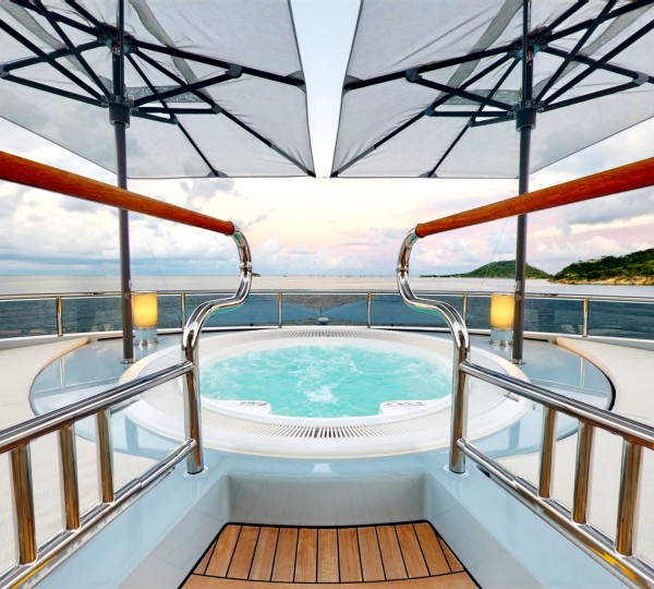 Sun Deck-Jacuzzi