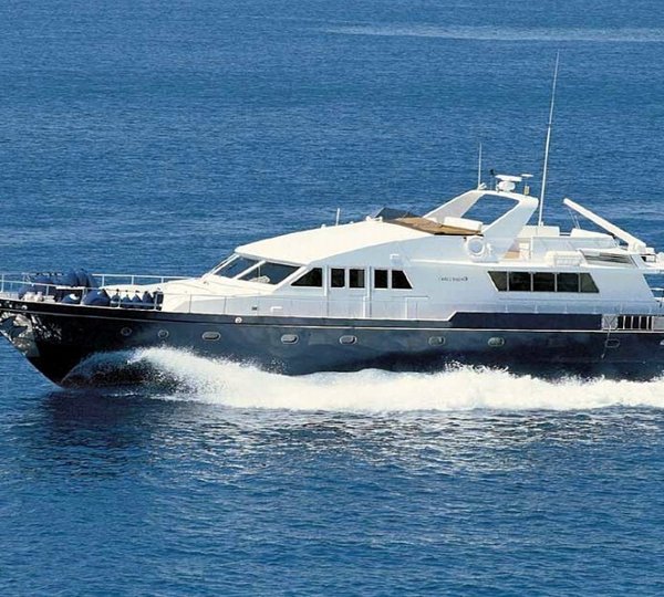 Admiral Yacht OH QUE LUNA - Cruising