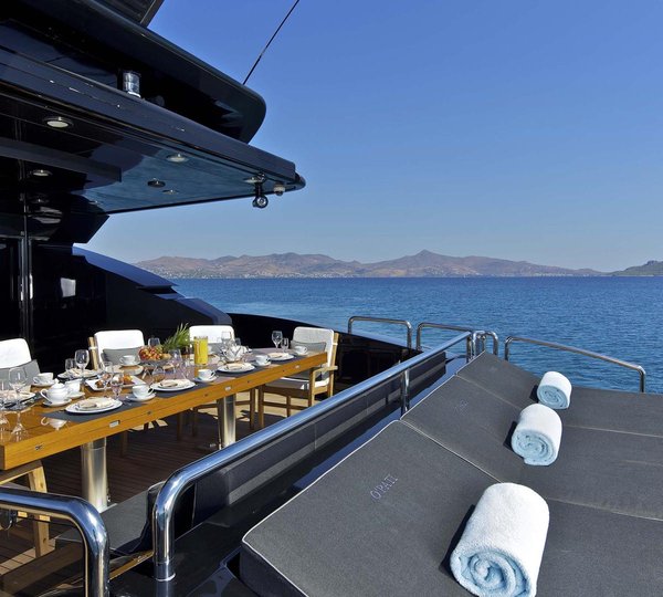 Aft Deck And Sun Pads