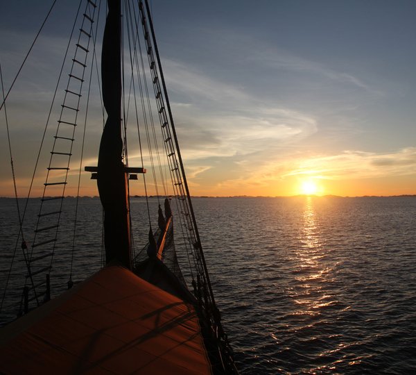 Charter Luxury Yacht El Aleph In Indonesia