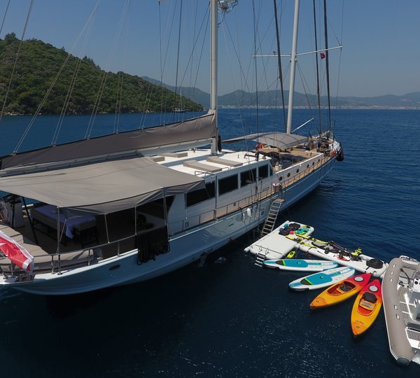 S/Y WHITE SOUL - With water toys