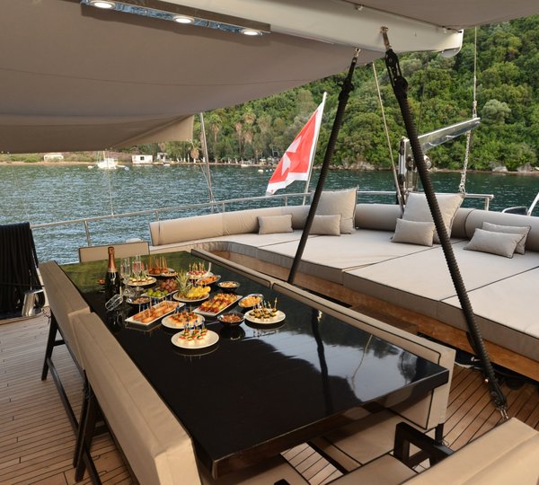 Aft deck dining