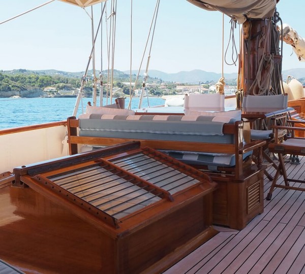 Deck Forward Of Wheelhouse