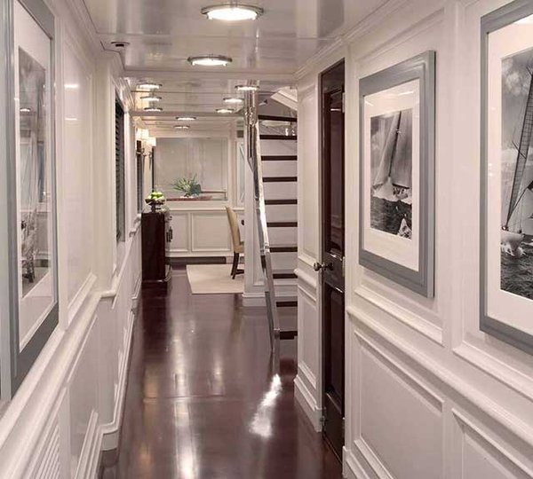 EXPLORA - Companionway