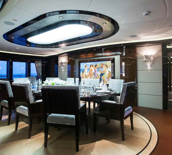 Excellence V Dining Table