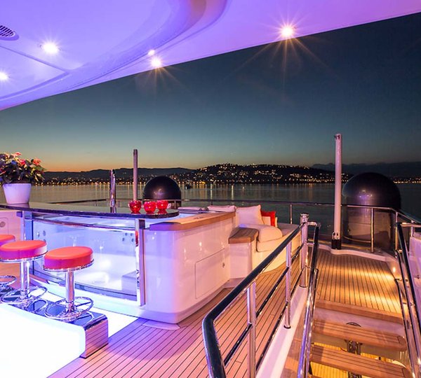 Excellence V Jacuzzi Bar