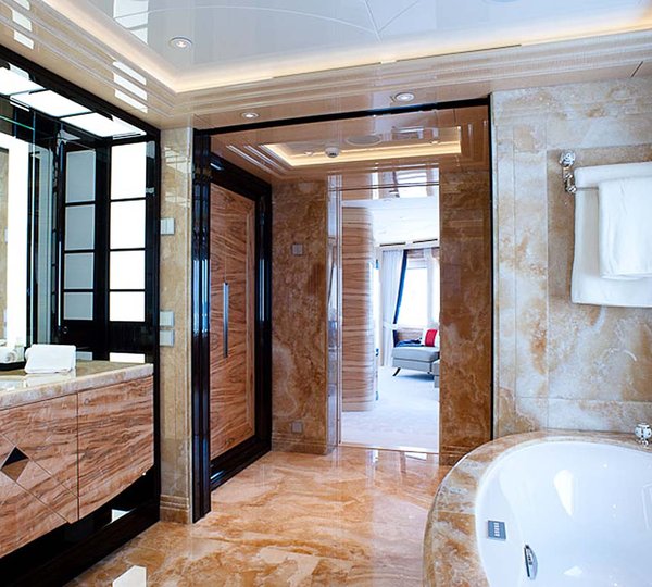 Excellence V Master Stateroom Bath