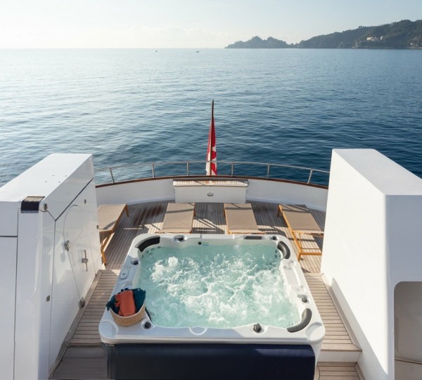 Exterior Sunbathing Area