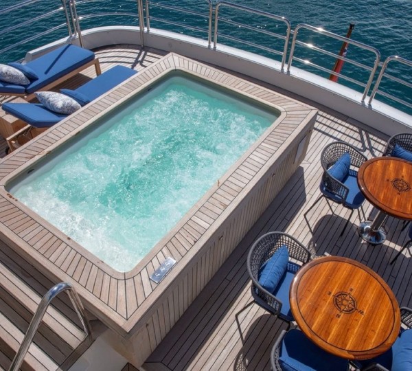 Exterior Sunbathing Area