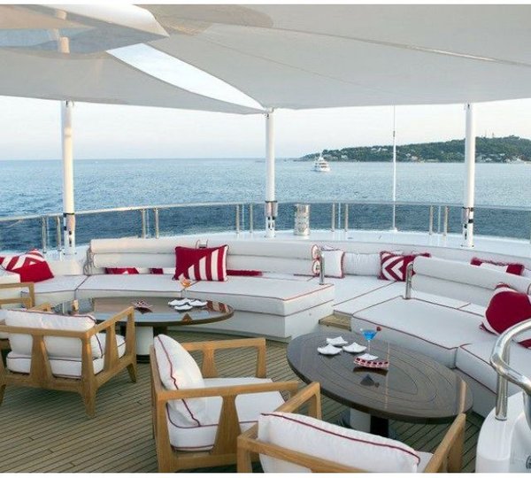 Exterior Lounge Area