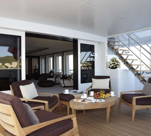 TCB Beautiful Spacious Bridge Deck Luxury Yacht Browser by