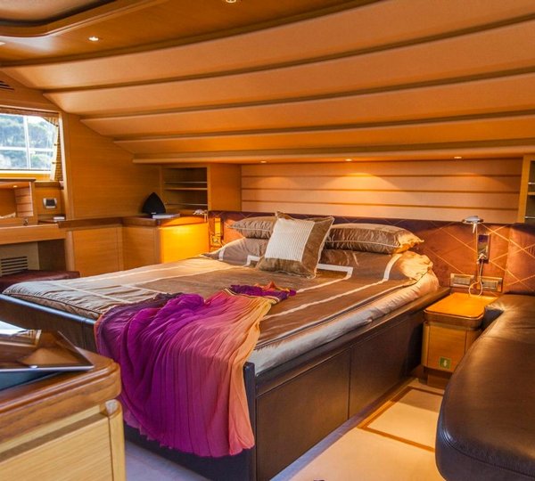 FERRETTI - 97 CUSTOM LINE  