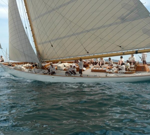 Fife Yacht MOONBEAM IV - Main Shot