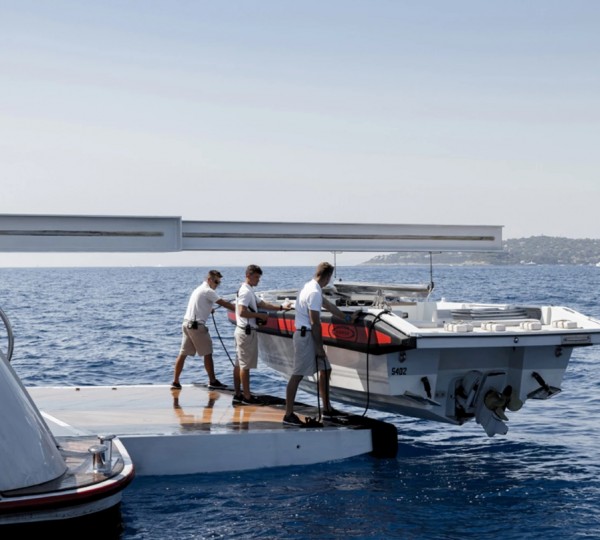 Foredeck With Entertainment Area