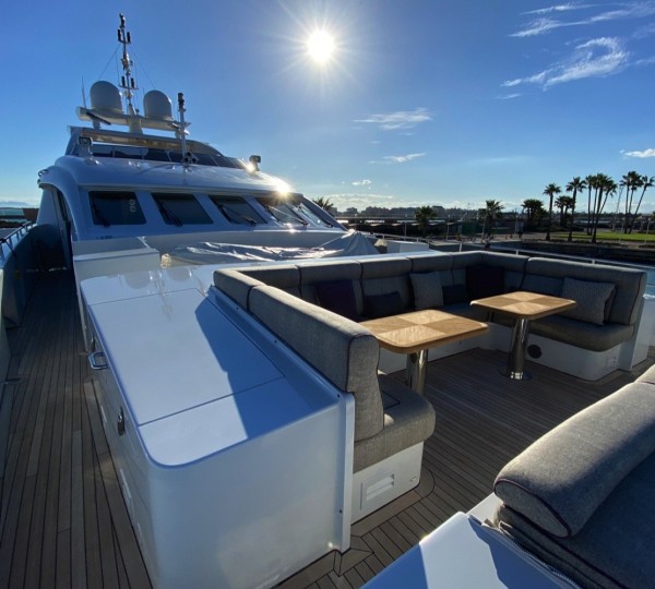 Foredeck With Seating