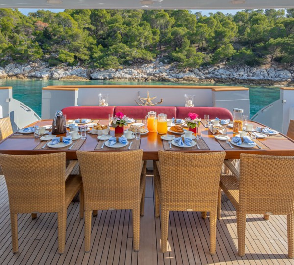 Aft deck dining