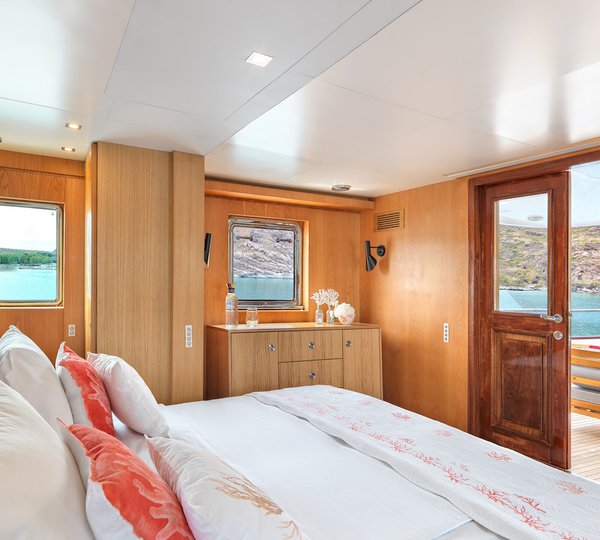 upper deck master suite with terrace