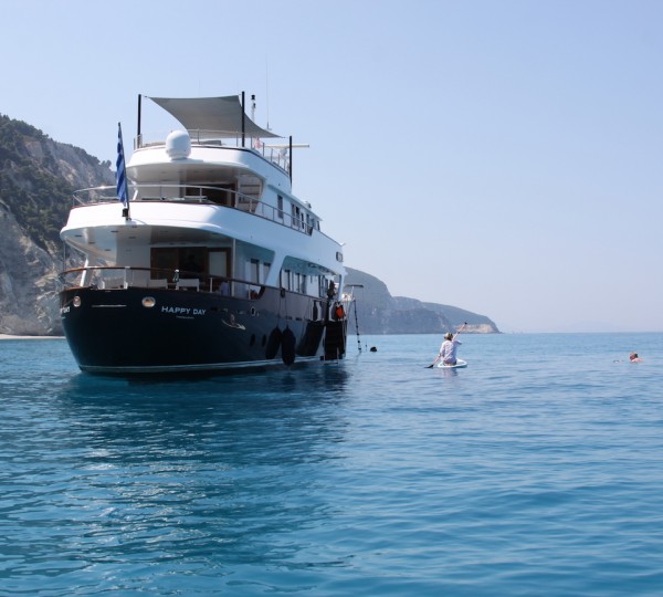 HAPPY DAY Aft View With A Kayak