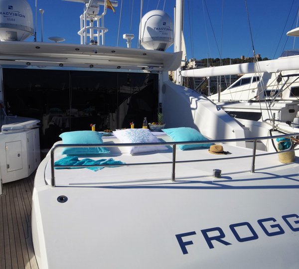 Sunseeker yacht FROGGY - Stern shot