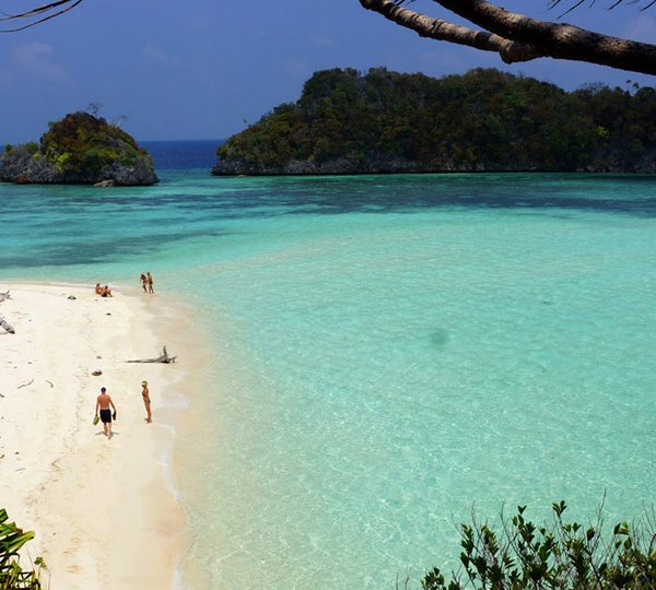Indonesia - Amazing Beaches And Nature
