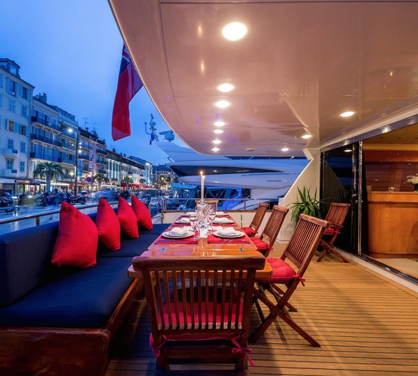 Aft deck dining