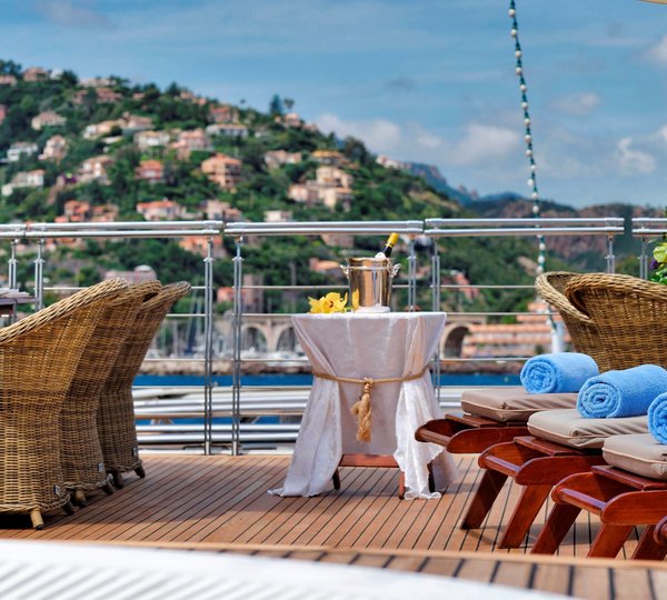 Jacuzzi Deck details