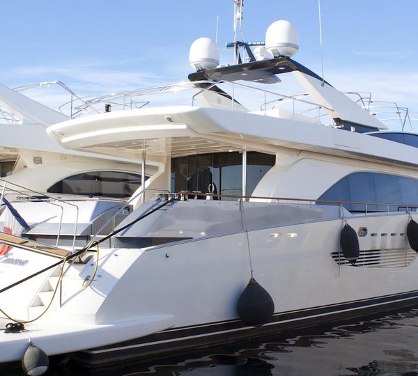 Lady Emma - Exterior