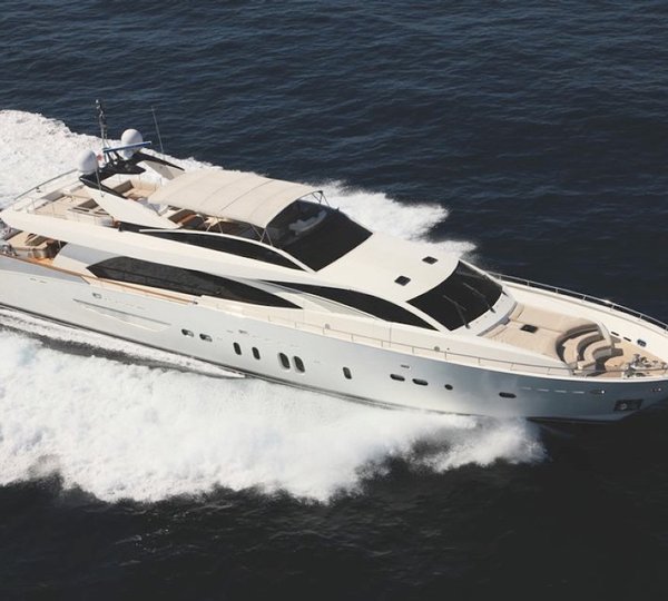 Lady Emma - Exterior