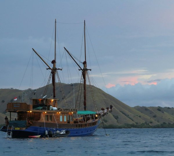 Luxury Phinisi Tiger Blue 